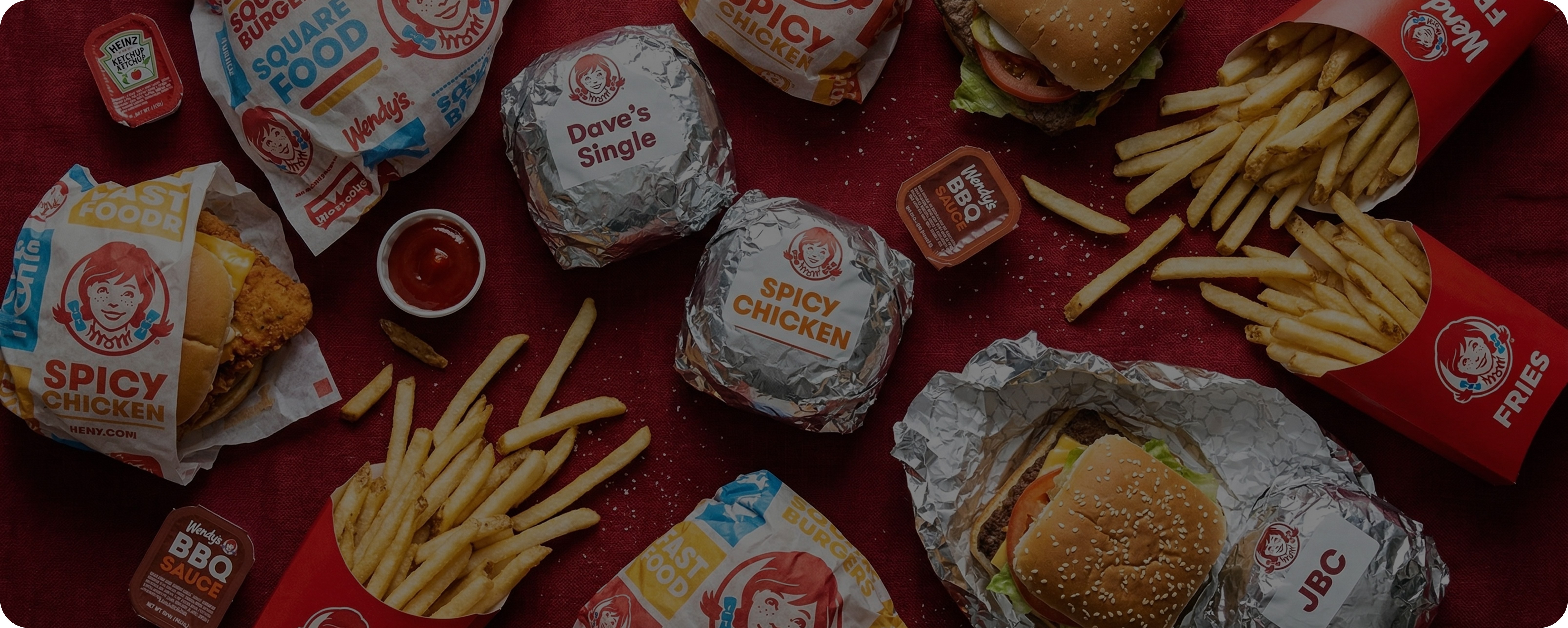 Productos Wendy's sobre una mesa